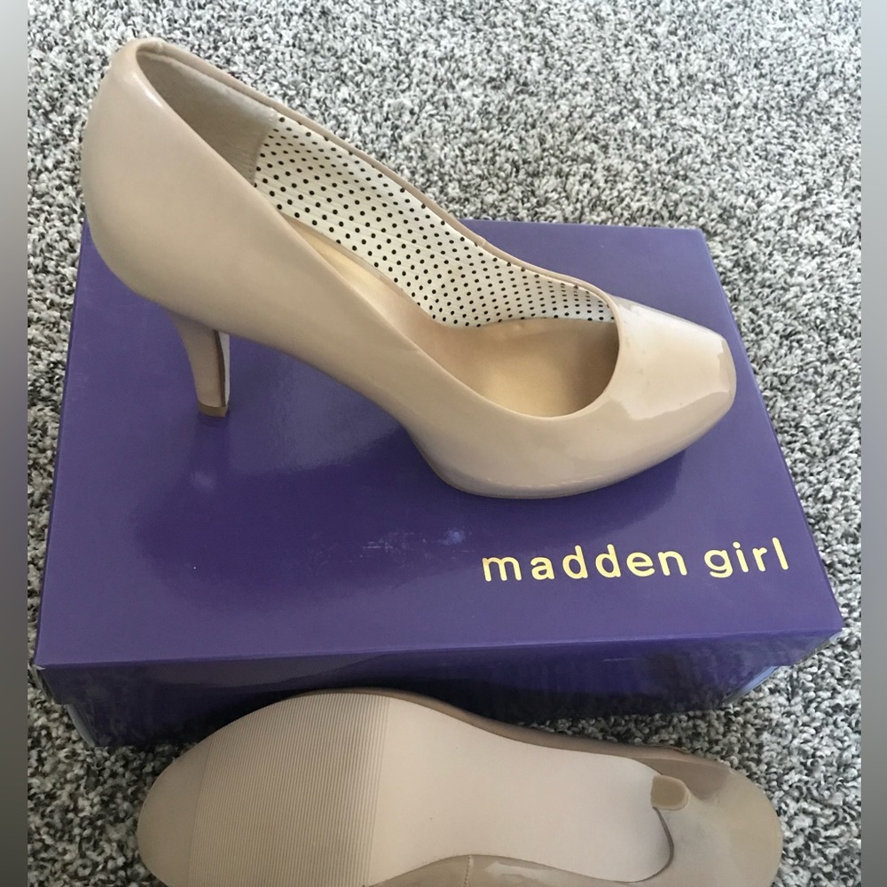 Madden Girl GETTA Nude sz 8